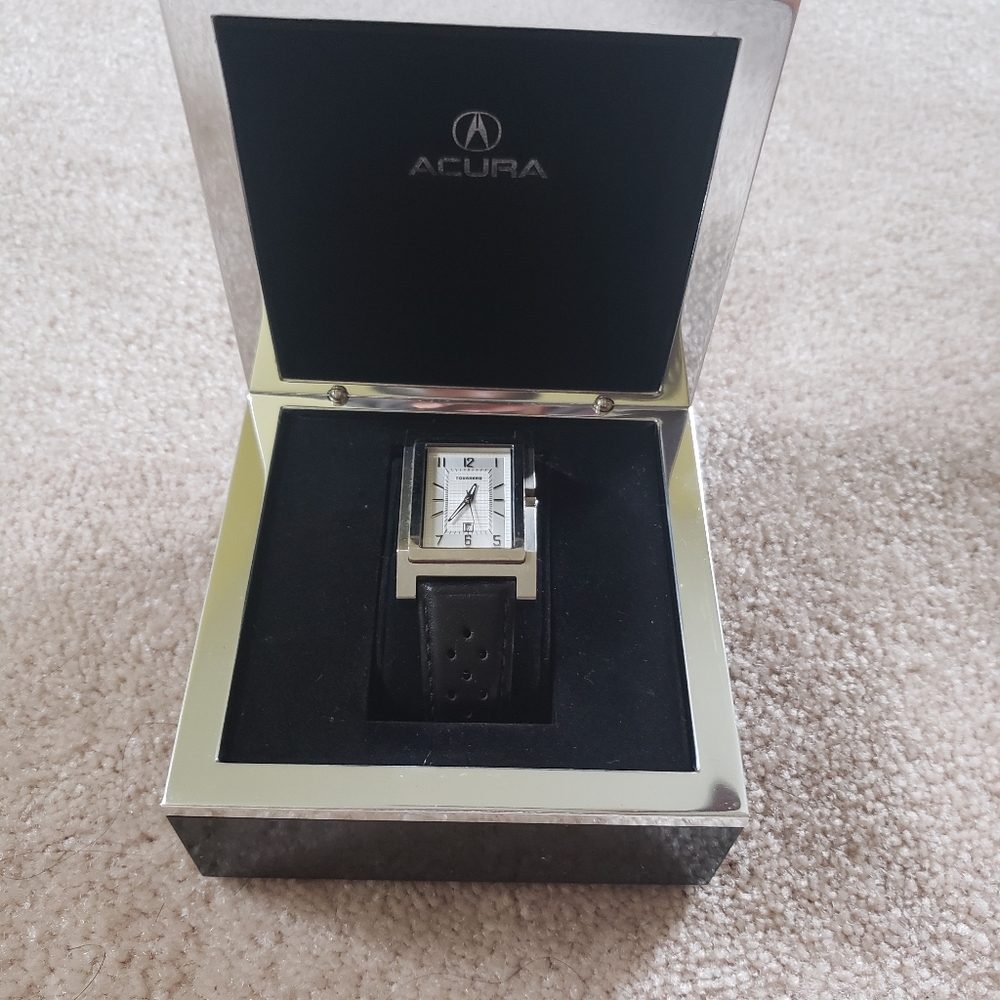 Men's Tourneau Watch